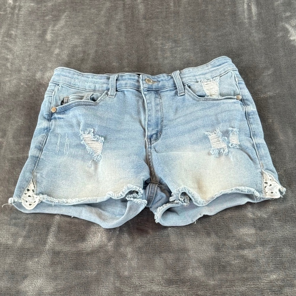 Judy Blue Distressed Denim Shorts Light Wash Lace Detail  Womens 29 Mid Rise